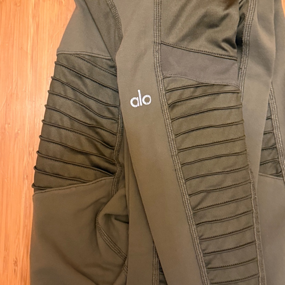 Alo Yoga High-waist Airlift Moto Legging Mesh details In Olive Branch Small - Picture 8 of 8